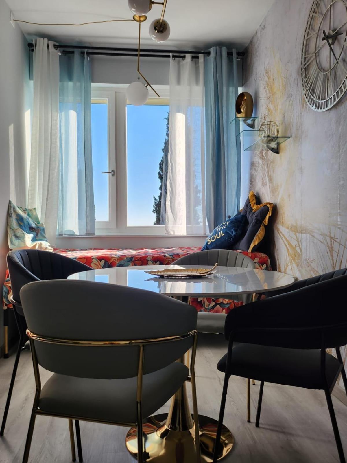 Room402 With View